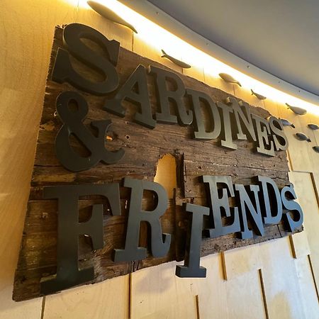 Sardines And Friends Hostel 06 포보아데바짐 외부 사진