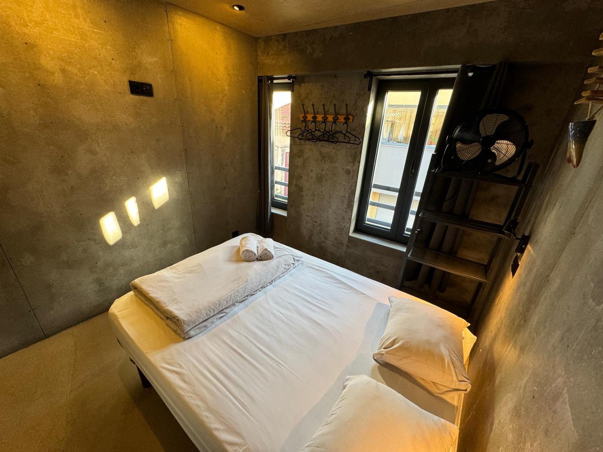 Sardines And Friends Hostel 06 포보아데바짐 객실 사진