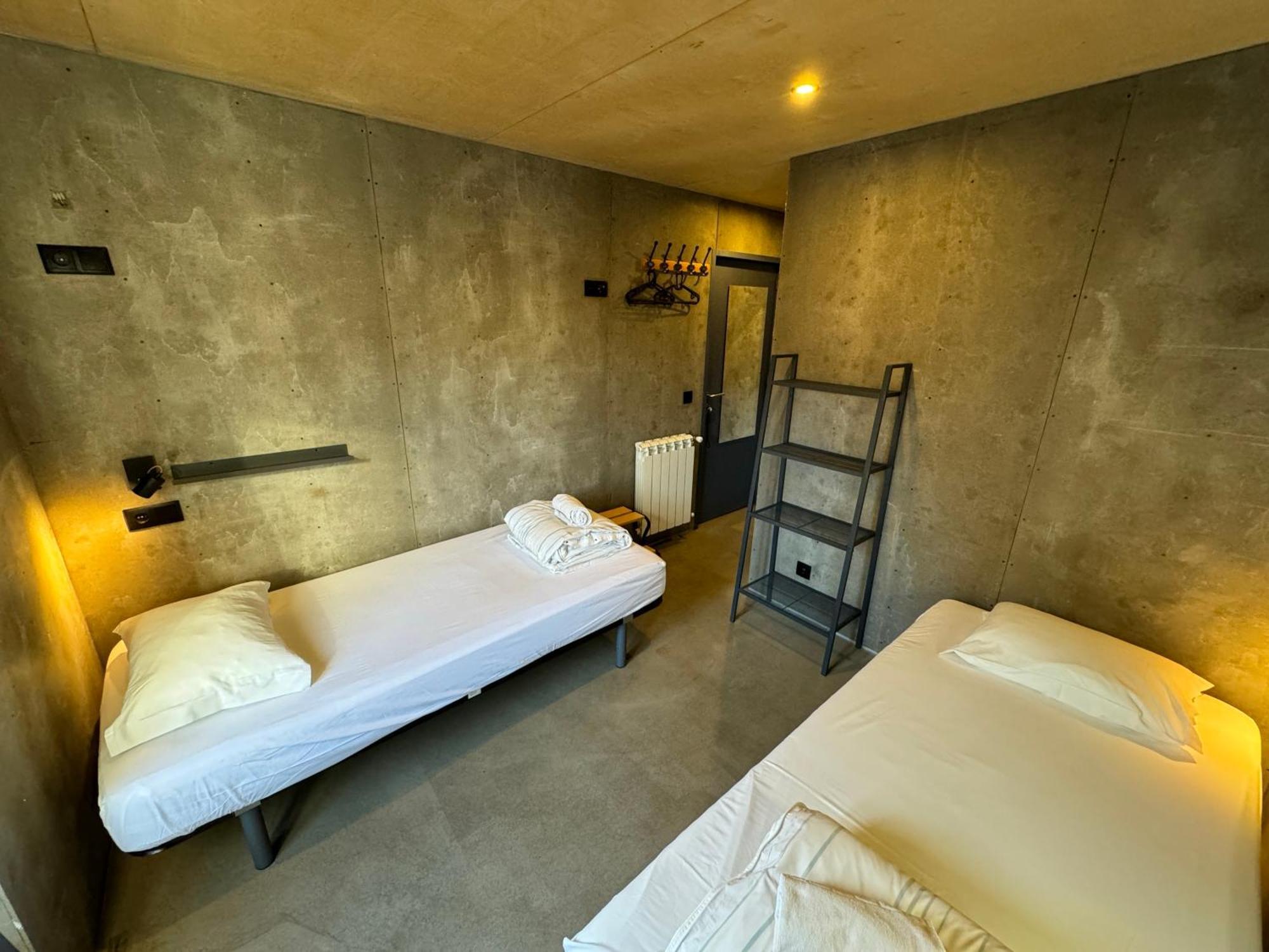 Sardines And Friends Hostel 06 포보아데바짐 객실 사진